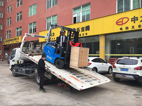 廈門電動(dòng)叉車公司，銷售比亞迪電動(dòng)叉車2.5噸一臺(tái)