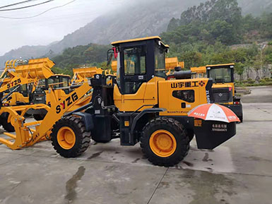 恭喜羅總喜提新車，山宇裝載機(jī)940走起，山宇重工，助您成功！